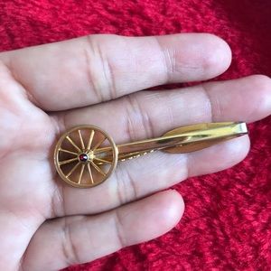 Hickok USA 50s Wagon Wheel with Stone Tie Bar Clip